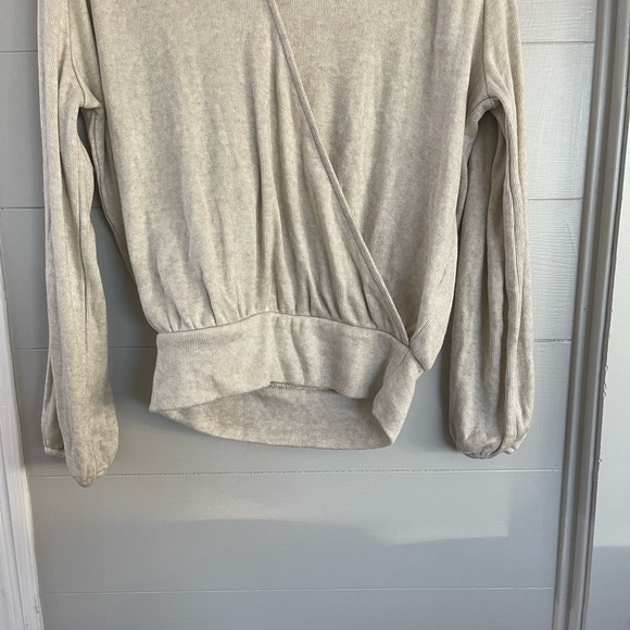 Banana Republic | Oatmeal Heather Cross Over Sweater Size Small - Picture 3 of 16